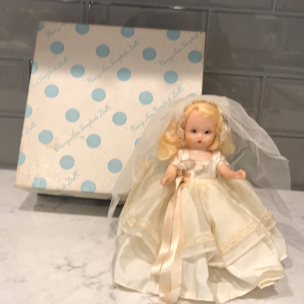 Vintage Nancy Ann Storybook Bride Doll.
